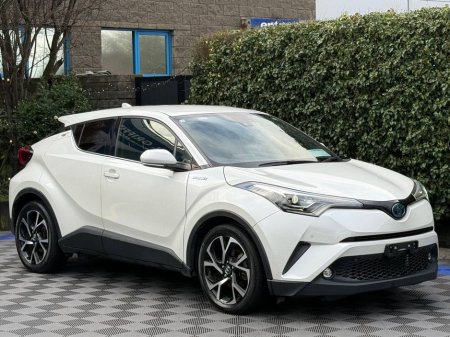 2019 Toyota C-HR 1.8 HYBRID // DIAMOND CUT ALLOYS // HALF LEATHER HEATED SEATS // DUAL ZONE CLIMATE CONTROL €19,900 thumbnail