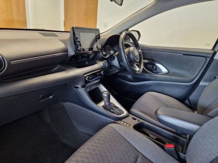 2022 Toyota Yaris Hybrid Luna Automatic €18,950 thumbnail