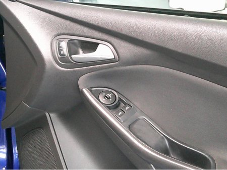 2018 Ford Focus - thumbnail 20