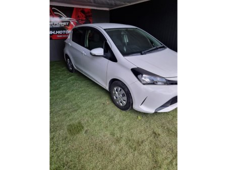 2014 Toyota Vitz - thumbnail 2