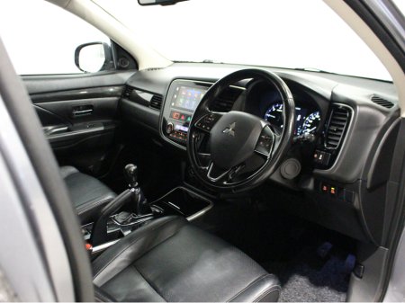2017 Mitsubishi Outlander OUTL 4WD 6MT 4DR 7S 17MY 7 SEATS €16,950 thumbnail