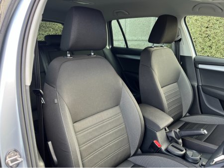 2019 Skoda Octavia AMBITION ESTATE 1.6 DIESEL //REVERSE CAMERA//CARPLAY// €16,950 thumbnail