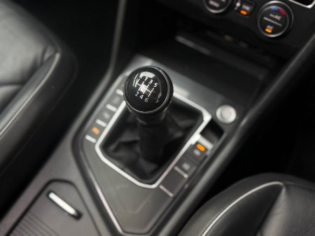 2020 Volkswagen Tiguan Allspace R-LINE 2.0TDI 150HP 7 SEATER *PAN ROOF* €32,990 thumbnail