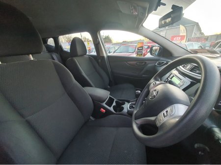 2017 Nissan Qashqai 1.2 PET XE E6 4DR (NCT 07/27) €12,950 thumbnail