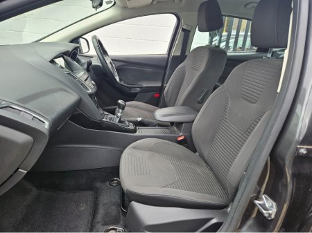 2017 Ford Focus - thumbnail 12