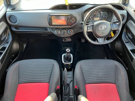 2015 Toyota Yaris - thumbnail 10