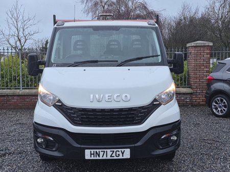 2021 Iveco Daily T35-140  Tipper with 3 seats in front and flashing beacon lights, only 39,000 miles. thumbnail