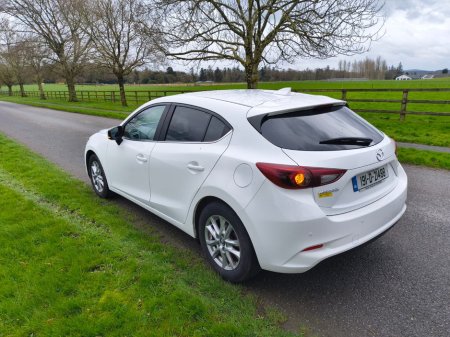 2019 Mazda Mazda3 - thumbnail 2