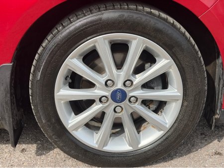 2018 Ford Focus - thumbnail 8