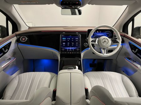 2025 Mercedes-Benz EQE 300 AMG - 20 Inch Alloys - Reversing Camera - Ambient Lighting - Sat Nav - Electric Heated Memory Seats - Climate Control - Keyless Start - Apple CarPlay/Android Auto €79,972
