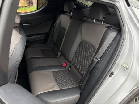 2023 Toyota C-HR HYBRID..Keyless Entry..Apple CarPlay €22,750 thumbnail