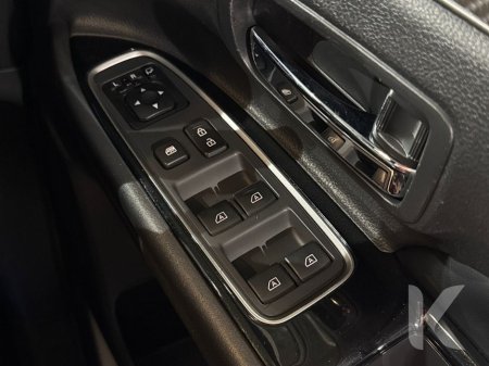 2019 Mitsubishi Outlander 2.4 AUTOMATIC HYBRID - ALLOY WHEELS - ELECTRIC SEATS - HEATED SEATS - HEATED STEERING WHEEL - HEATING / AC CONTROLS - REVERSE CAMERA - MULTI FUNCTION €21,950 thumbnail