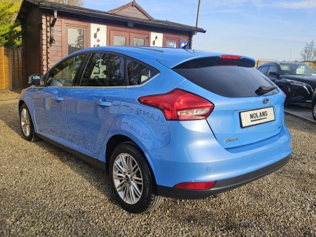 2017 Ford Focus - thumbnail 12