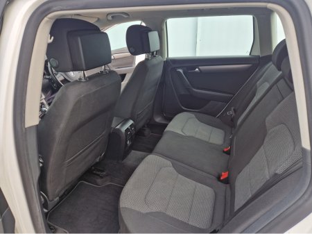 2011 Volkswagen Passat - thumbnail 20