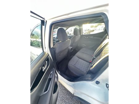 2015 Nissan Qashqai 1.5 DSL SV 4DR €8,950 thumbnail