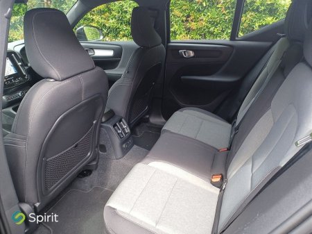 2022 Volvo XC40 - thumbnail 5