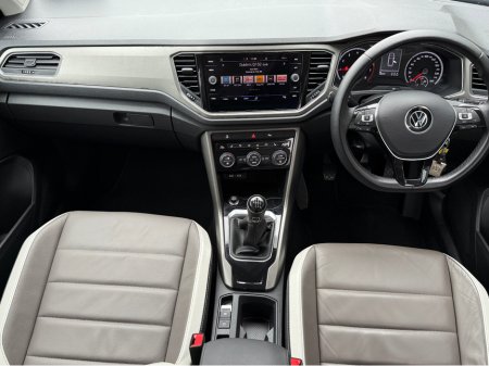 2022 Volkswagen T-Roc DESIGN 1.0 TSI 110HP 5DR €23,950 thumbnail