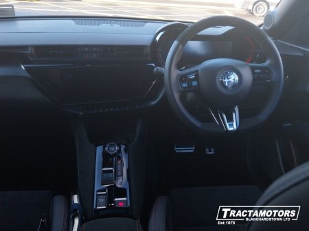 2025 Alfa Romeo Junior VELOCE 54KWH 280HP BEV €53,999