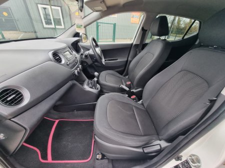 2017 Hyundai i10 - thumbnail 19