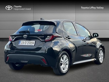 2023 Toyota Yaris - thumbnail 2