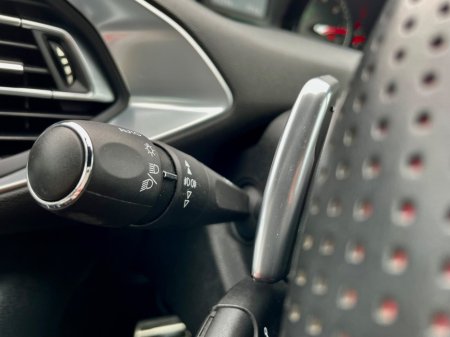 2018 Peugeot 308 - thumbnail 33