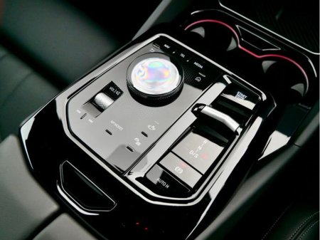 2025 BMW 5 Series - thumbnail 25