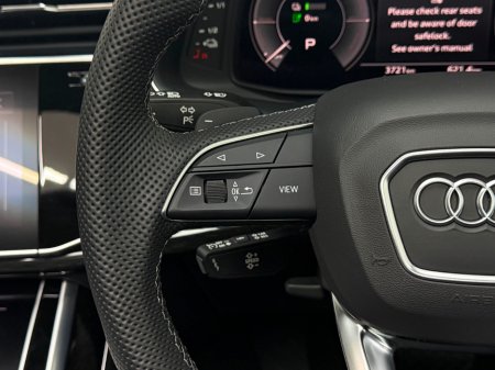 2025 Audi Q7 55 TFSI E S LINE BLACK ED QUATTRO €97,990 thumbnail