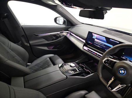 2025 BMW 5 Series - thumbnail 12