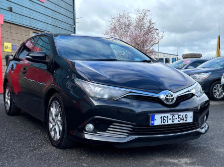 2016 Toyota Auris - view 4