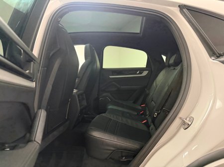 2024 Porsche Cayenne - thumbnail 16