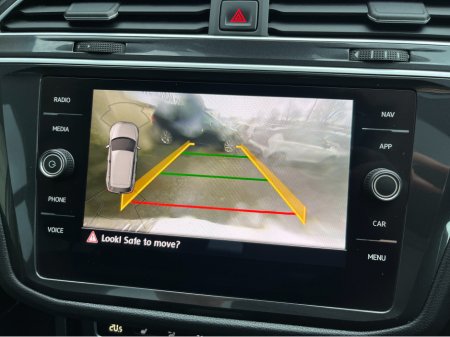 2020 Volkswagen Tiguan R-LINE AUTOMATIC 150HP 1.5 TSI //MASSIVE SPEC//FULL LEATHER//PANORAMIC GLASS ROOF//SAT NAV// €34,950 thumbnail