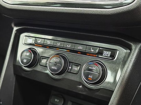 2017 Volkswagen Tiguan - thumbnail 29