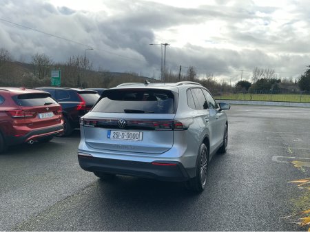 2025 Volkswagen Tiguan - thumbnail 9