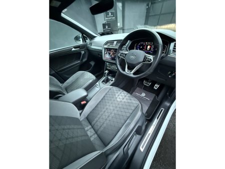 2023 Volkswagen Tiguan 2.0 TDI 150HP R-Line DSG 27.5% €49,995 thumbnail
