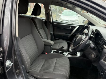 2016 Toyota Corolla - thumbnail 12