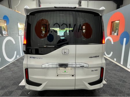 2021 Honda Stepwagon - photo 3