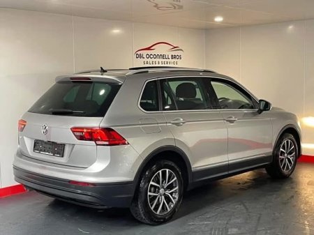 2019 Volkswagen Tiguan CL 2.0 TDI MANUAL 6SPEED FWD 150HP 5DR €22,900 thumbnail