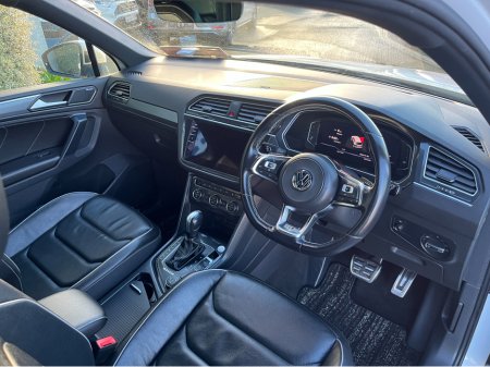 2020 Volkswagen Tiguan R-LINE 4MOTION AUTOMATIC 2.0 DIESEL //LOW MILES//MASSIVE SPEC//FULL LEATHER//DYNAUDIO SOUND SYSTEM//360 PARKING CAMERAS//HEAD UP DISPLAY// €34,950 thumbnail