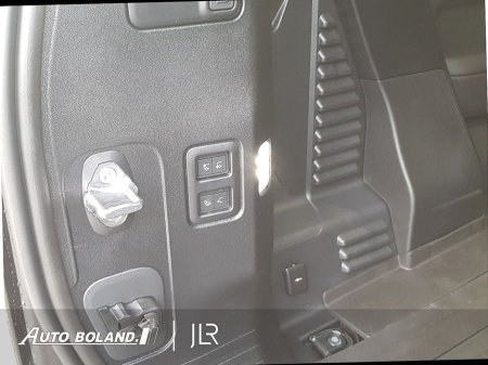 2026 Land Rover Defender 90 Hardtop D250 X-Dynamic SE, Side steps, Air Suspension, Electric Deployable Tow Bar, Cold Climate Pack, 20 thumbnail