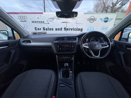 2021 Volkswagen Tiguan LIFE 2.0 TDI MANUAL 6SPEED FWD 122BHP 5 5DR €26,800 thumbnail