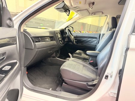 2017 Mitsubishi Outlander - thumbnail 15