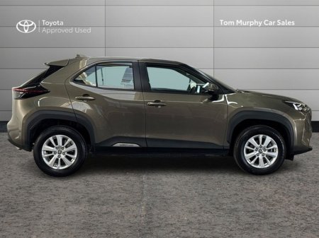 2024 Toyota Yaris Cross - thumbnail 3