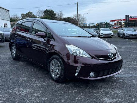 2014 Toyota Prius Alpha - thumbnail 2