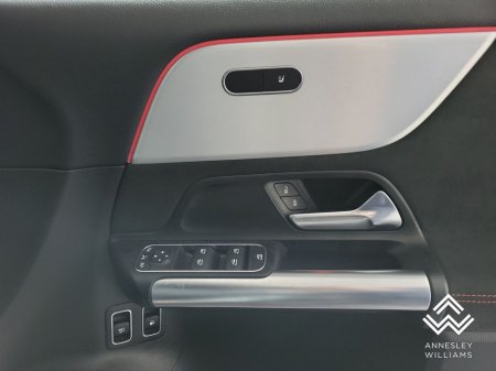 2025 Mercedes-Benz GLA Class GLA250e AMG Line Executive Exclusive Edition thumbnail