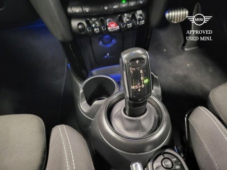 2024 MINI Hatch 3-Door Cooper Sport €29,975 thumbnail