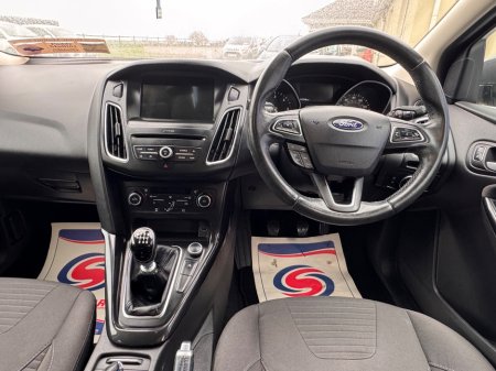 2017 Ford Focus - thumbnail 6