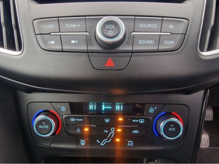 2017 Ford Focus - thumbnail 16