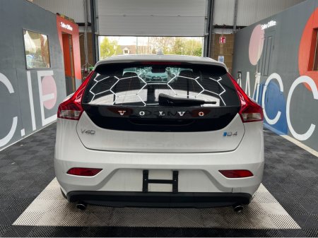 2017 Volvo V40 - view 3