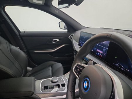 2025 BMW 3 Series - thumbnail 12
