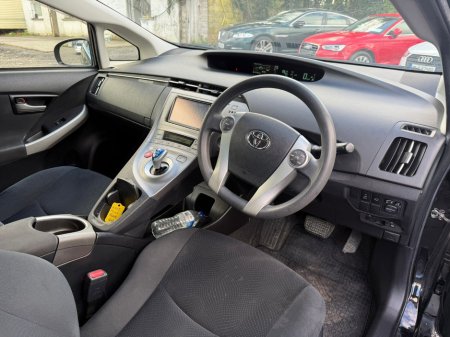 2015 Toyota Prius - thumbnail 16